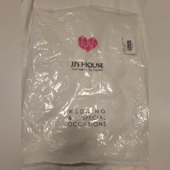 Jj"s house gown size 12, Bust 38 Waist 31.Champagne color. - Picture 11 of 12